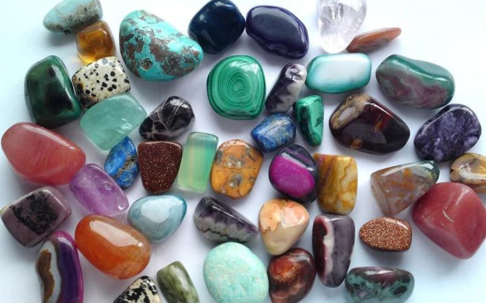 Pietrele Semiprețioase: Utilizări și beneficii