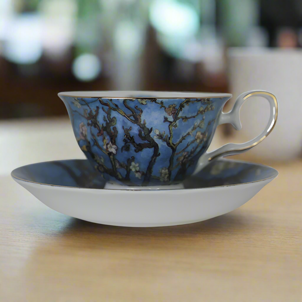 Cana din Portelan cu Farfurie Van Gogh cu Insertie de Aur, in Cutie Verde, cu imprimeu Almond Blossom