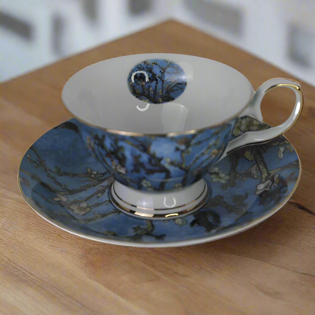 Cana din Portelan cu Farfurie Van Gogh cu Insertie de Aur, in Cutie Verde, cu imprimeu Almond Blossom