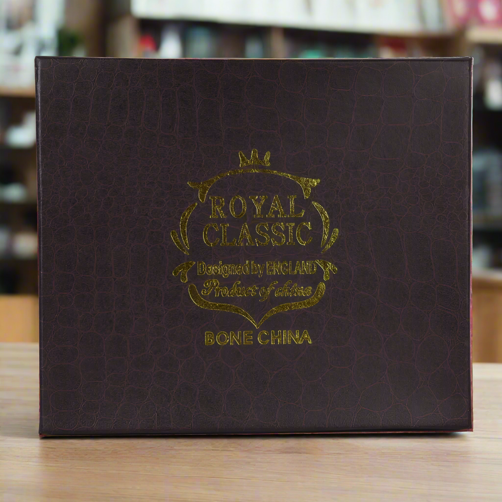 Cana din Portelan cu Farfurie Gustav Klimt cu Insertie de Aur, in Cutie Maronie, cu imprimeu The Kiss