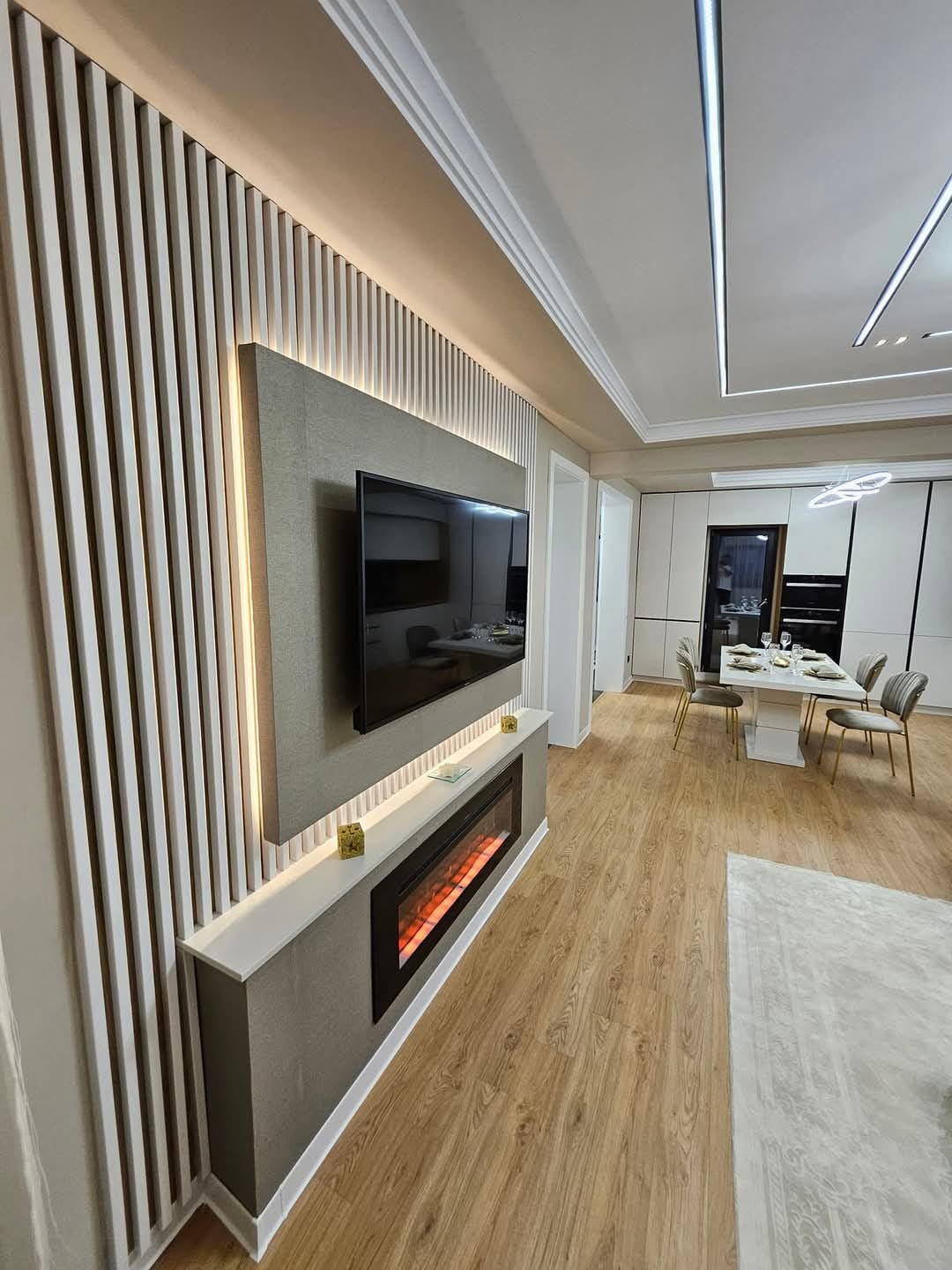 Semineu Electric Incorporabil de Perete cu Sunet, WI-FI incorporat, 7 culori si 5 niveluri de intensitate a flacarilor (YF-4802WERB-I)