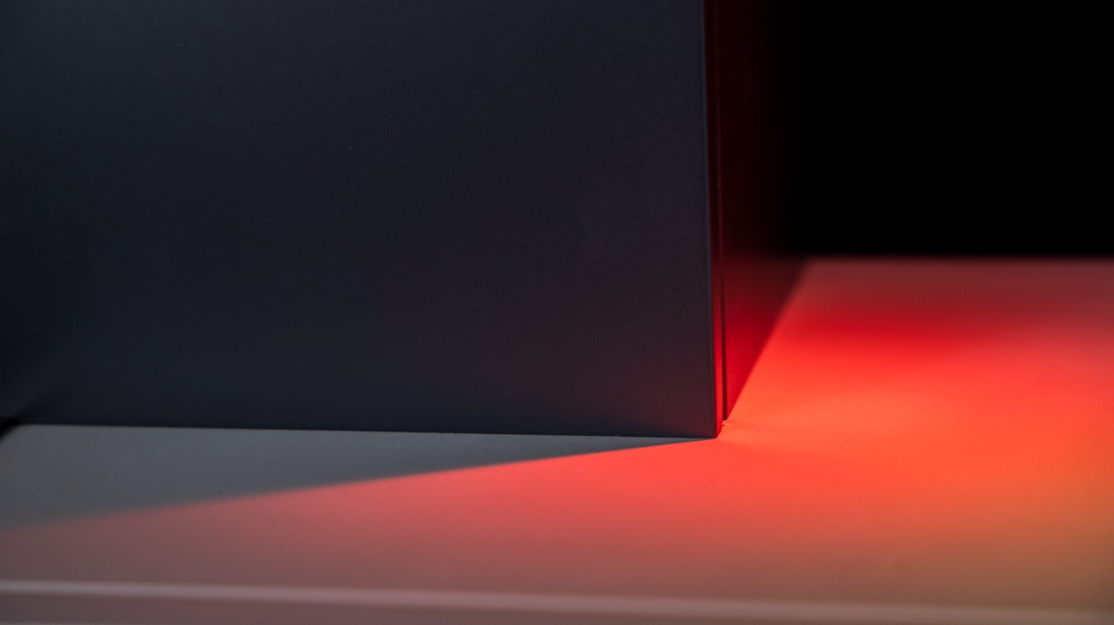 Semineu Electric Safecare Alb cu Sunet, WI-FI incorporat, 7 culori si 3 nivele de intensitate a flacarilor (5201WERBA)