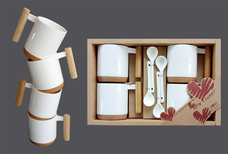 Set Patru Cesti Portelan cu Lingurite